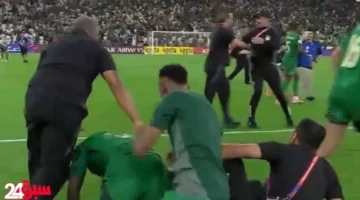 تأهل الأخضر للمونديال يشعل فرحة اللاعبين باحتفالات تاريخية في غرفة الملابس